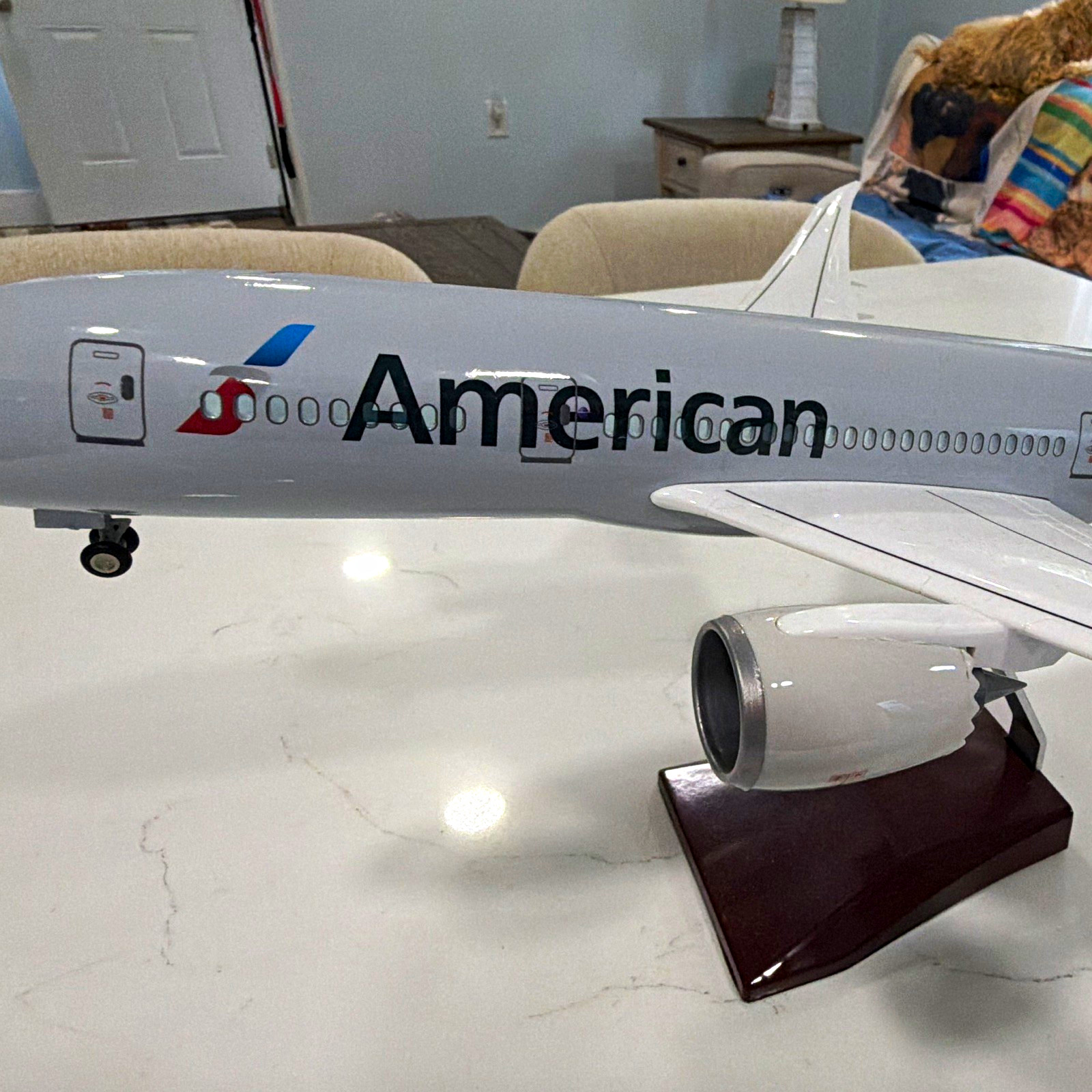 American Airlines 787 Dreamliner 1:130 scale with light up cabin 