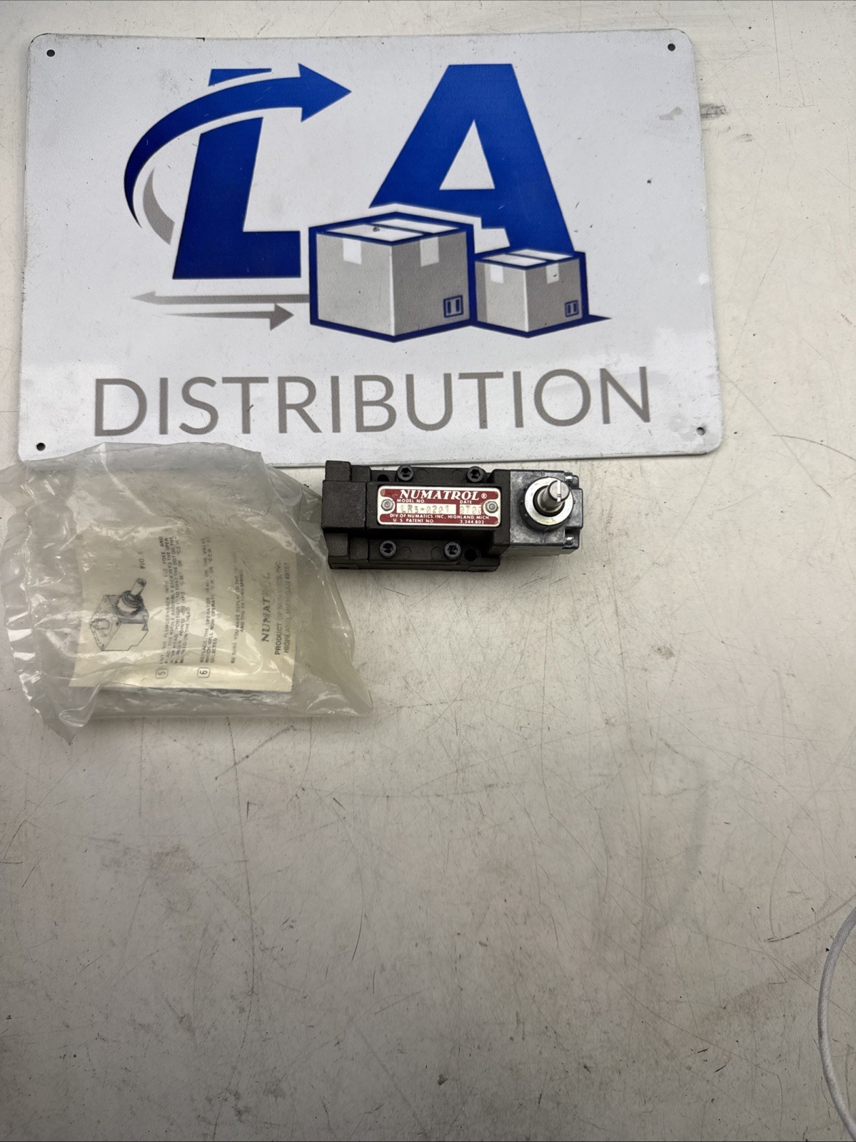 NUMATICS NUMATROL Model LR3-0201 Limit Valve Lever Operated LR30201 0108 NUMATICS NUMATROL Model LR3-0201 Limit Valve Lever Operated LR30201 0108