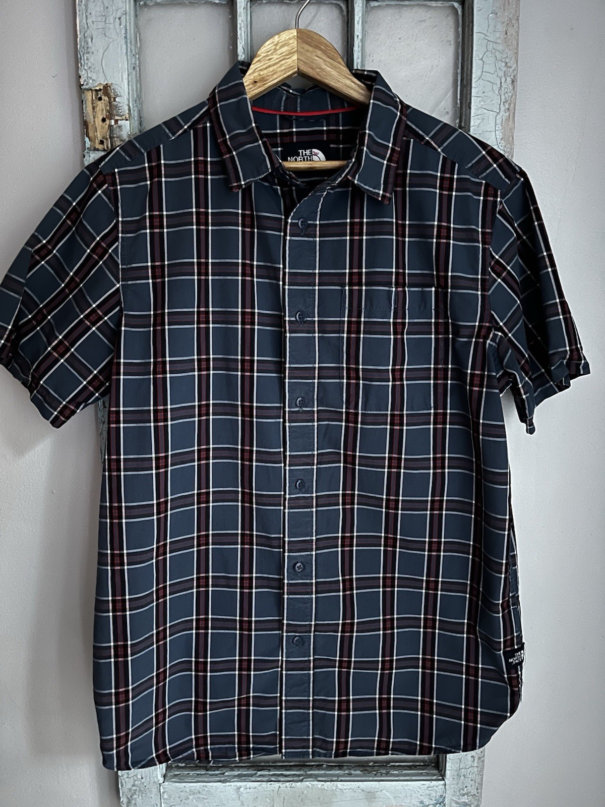 The North Face Men\'s Short Sleeve Plaid Button-Down Shirt Size M