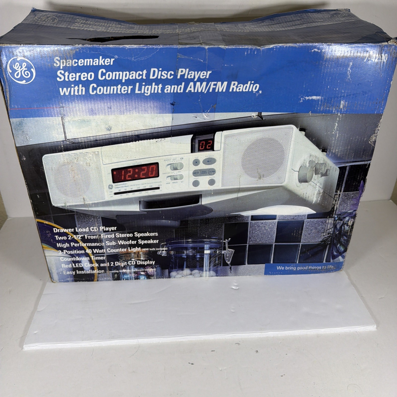GE Spacemaker 7-4290 Under Cabinet AM/FM Stereo Clock Radio-CD-Light-Timer New