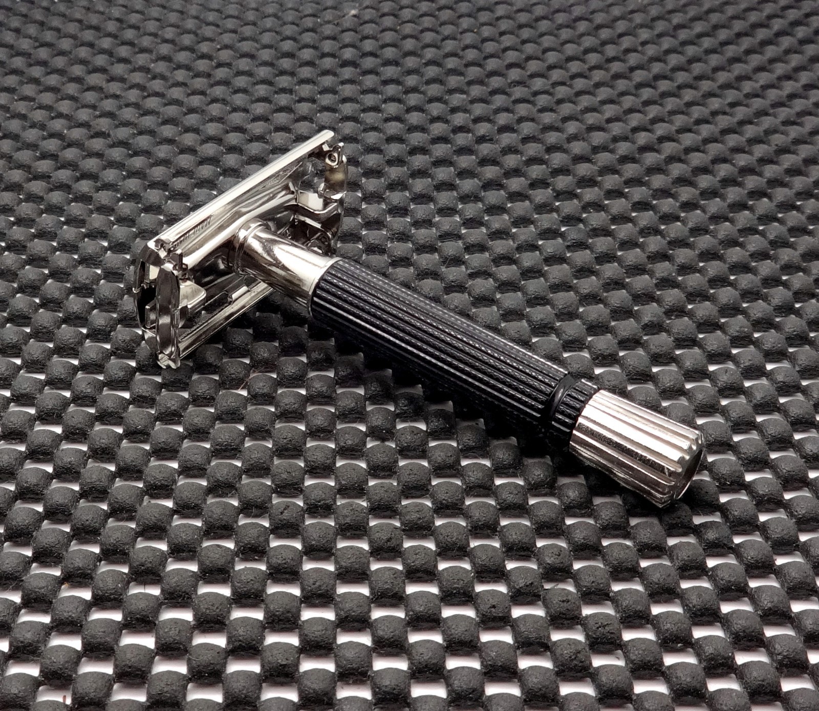Vintage 1972 Gillette Black Handle Super Speed DE Safety Razor S2 Stunning Clean