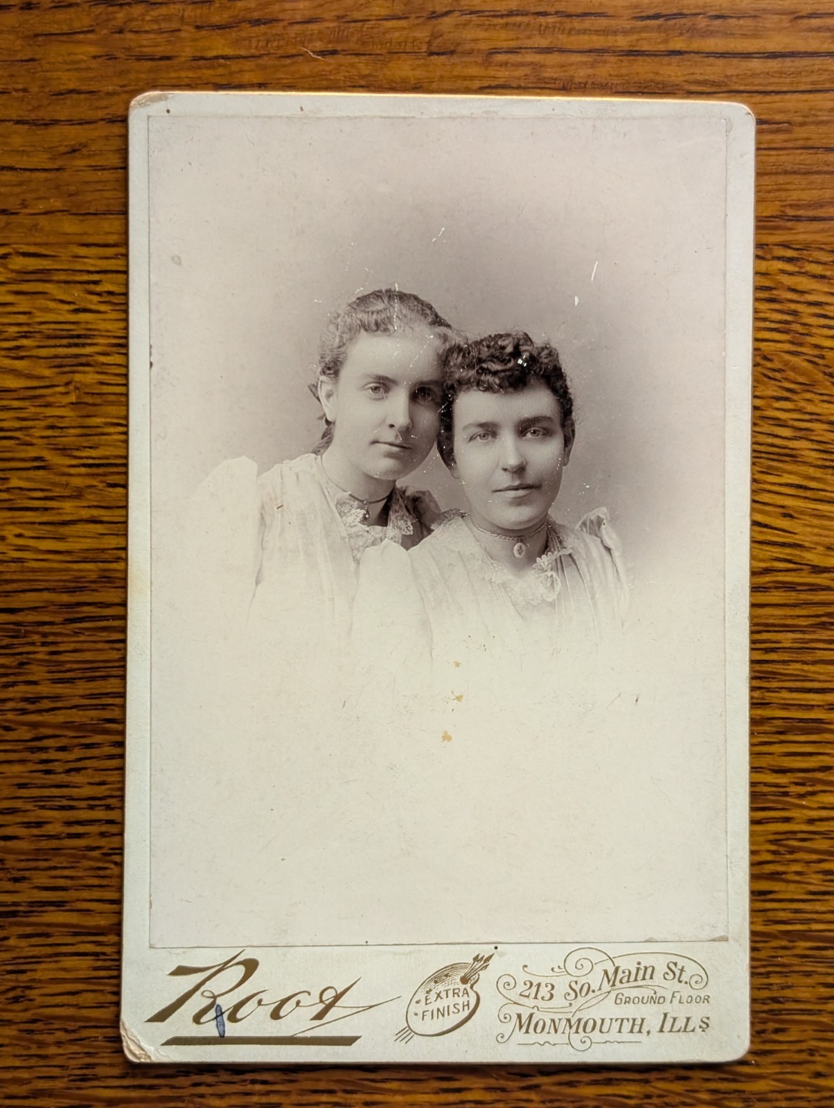 Two Women Siblings Sisters 1890s Cabinet Card Portrait Photo Monmouth Illinois