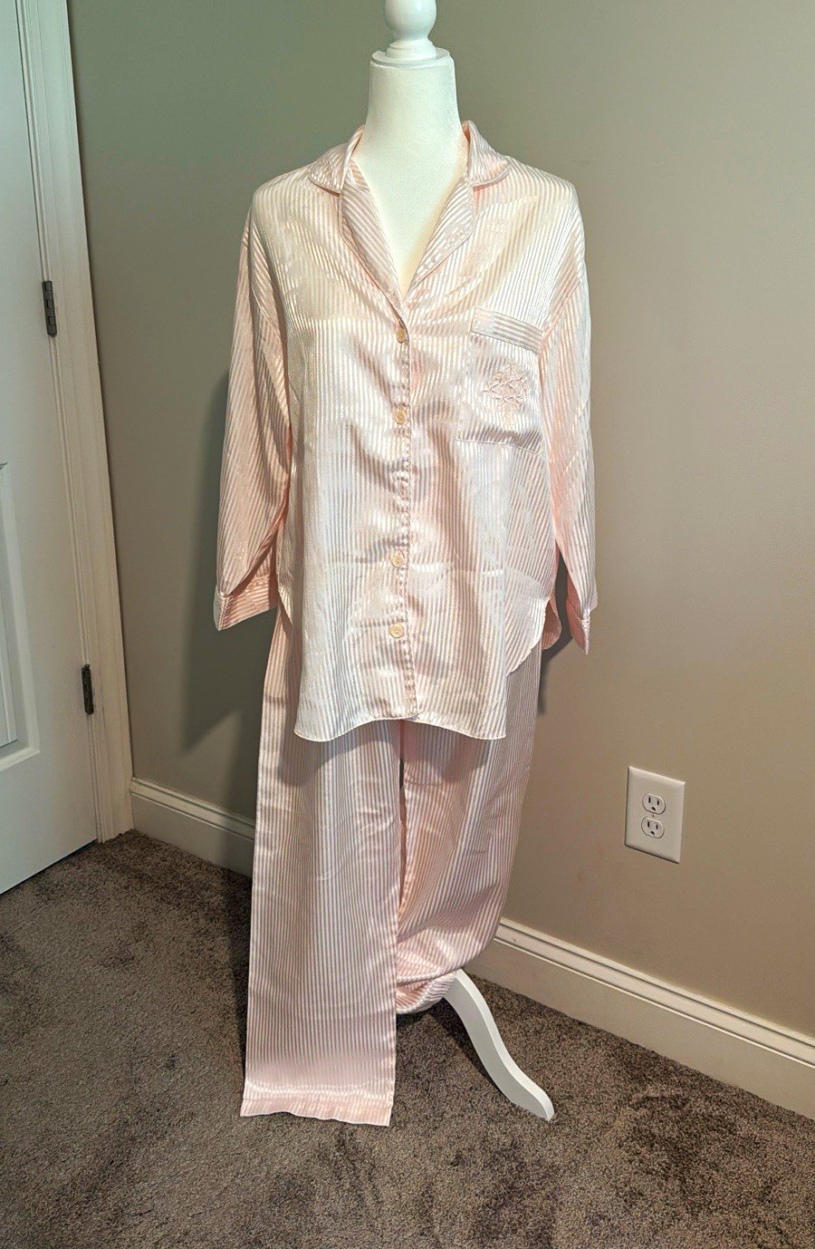 Vintage Heavenly Bodies by Frederick’s of Hollywood satin pajama set Vintage Heavenly Bodies by Frederick’s of Hollywood satin pajama set