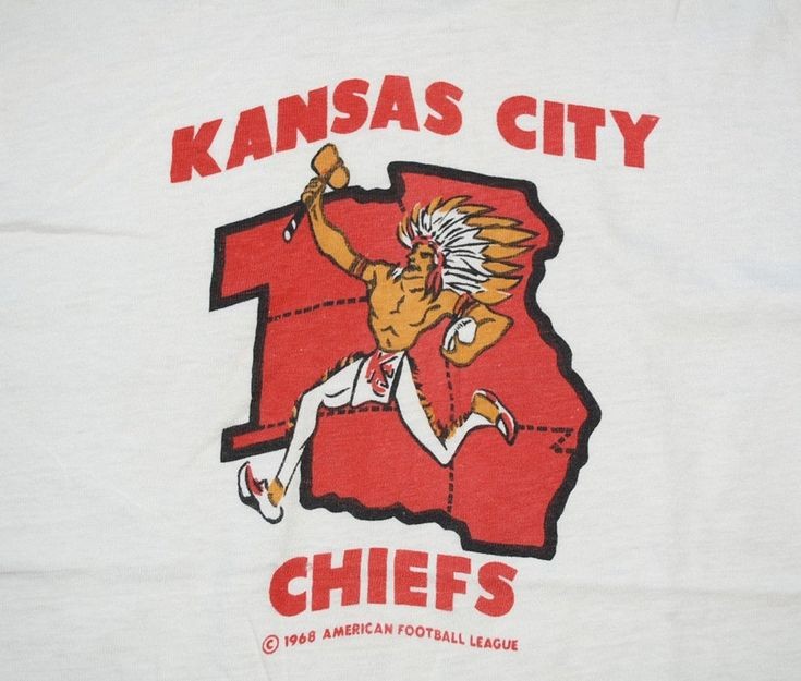 Rare Kansas City Chiefs NFL Football 90s Remake Design T shirt HN4085