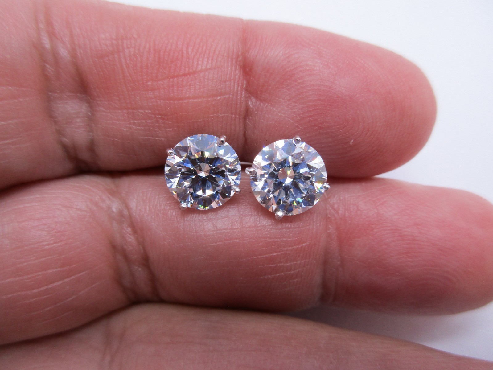 4 Ct IGI Certified Round D VS1 Lab Grown Diamond Stud Earring 14k Gold IDEAL CUT 4 Ct IGI Certified Round D VS1 Lab Grown Diamond Stud Earring 14k Gold IDEAL CUT