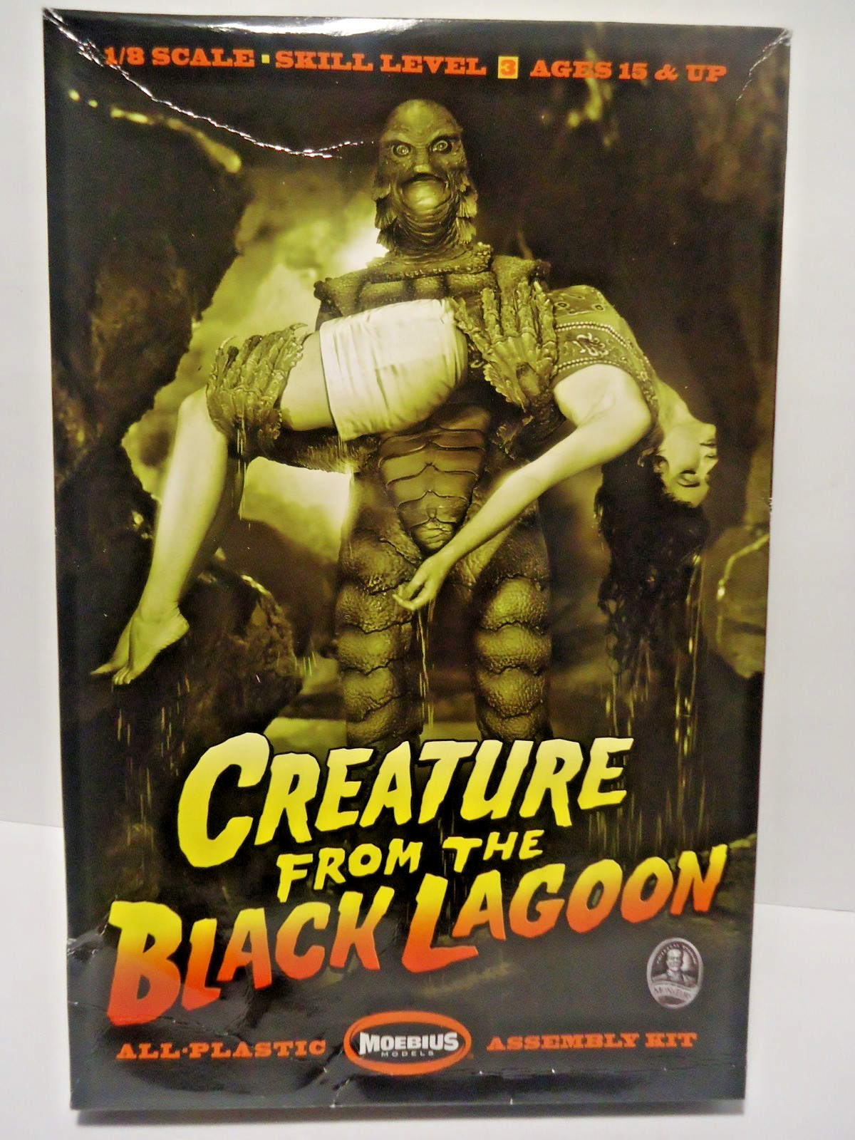 CREATURE FROM THE BLACK  LAGOON WITH GIRL VICTIM MODEL KIT MOEBIUS RARE NEW