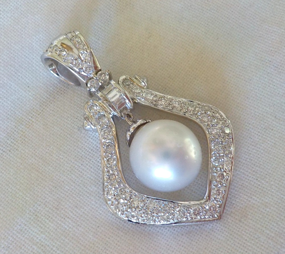 Elegant 18K White Gold South Sea Pearl Diamond Pendant -6.2 gms 1.35 in, 0.62 ct