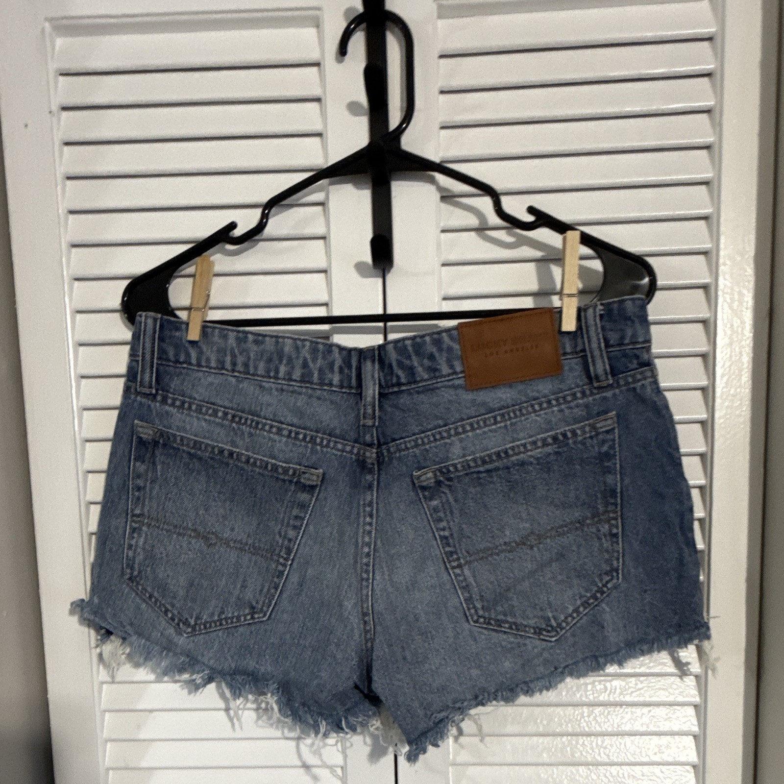 Lucky Brand Los Angeles Women\'s Denim Cut Off Shorts Size 27 Blue Medium Wash