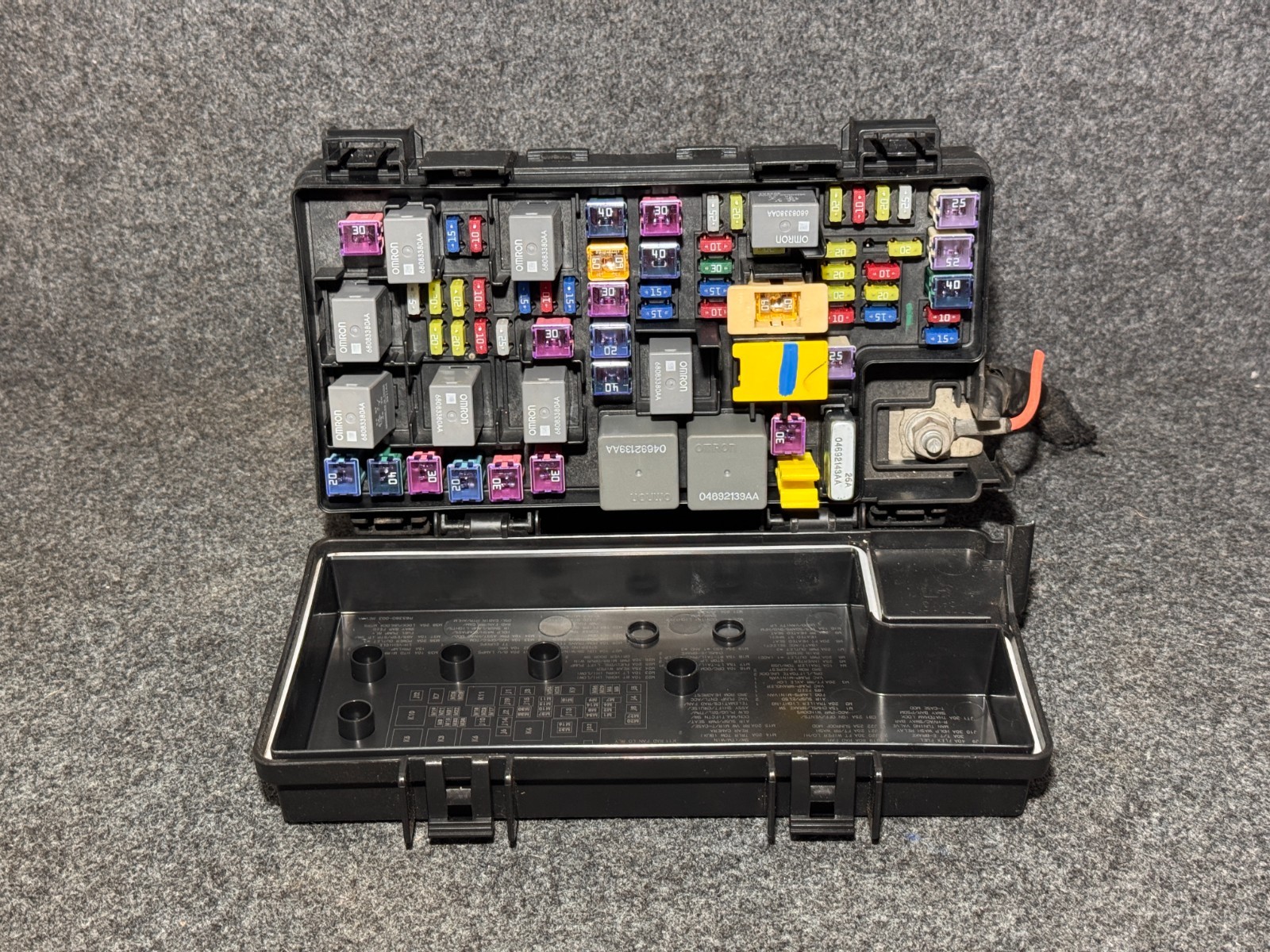 2011-2013 Dodge Durango Jeep Grand Cherokee  TIPM Fuse Box 68165692AC OEM