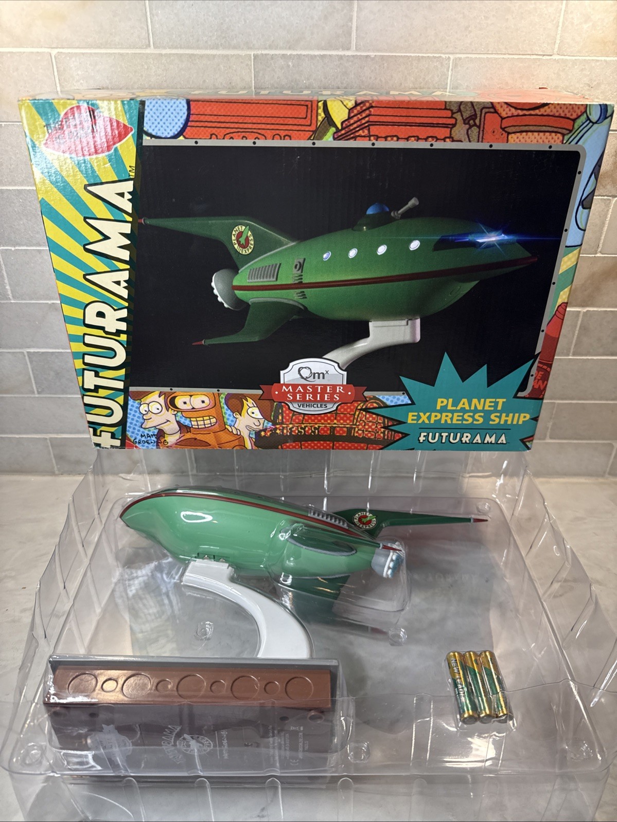 Futurama QMx Quantum Mechanix Master Series Light-Up Planet Express Ship Figure