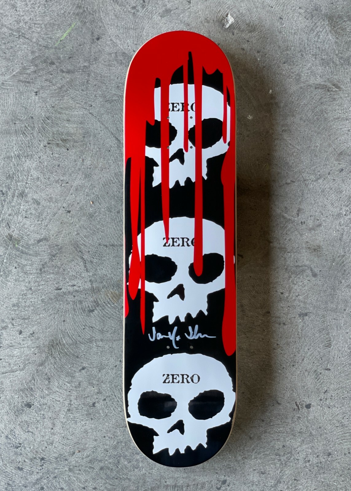 Zero Black \'3-skull w Blood\' Deck Signed by Jamie Thomas Zero Black \'3-skull w Blood\' Deck Signed by Jamie Thomas