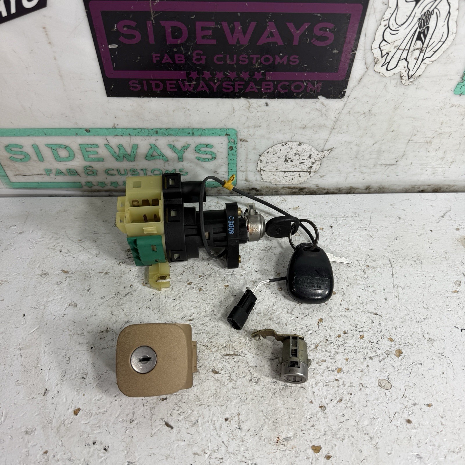 97-04 Chevy Corvette Key & Lock Set Ignition, Door, Glove Box, Center C5