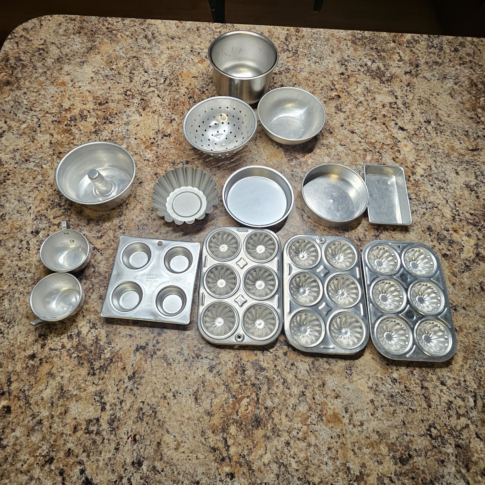 Vintage Children\'s Metal Play Pieces for Baking and Cooking Wilton Vintage Children\'s Metal Play Pieces for Baking and Cooking Wilton