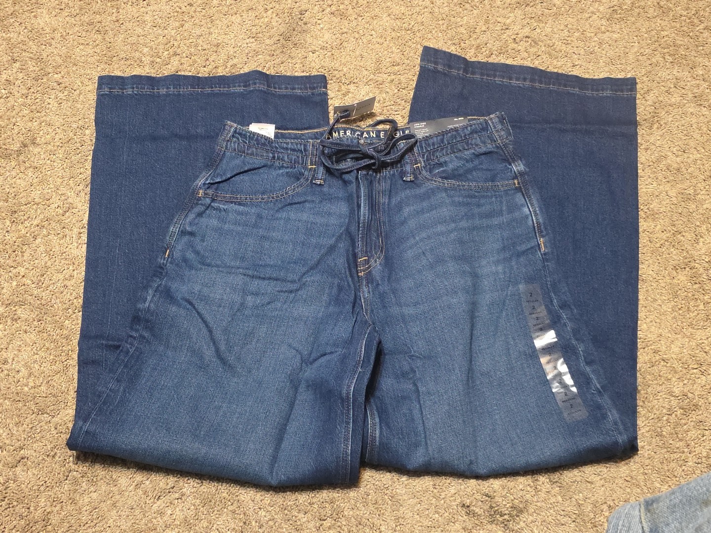 American Eagle Dreamy Drape Strigid Ultra Wide Leg Jeans Size 2 Low Rise NWT American Eagle Dreamy Drape Strigid Ultra Wide Leg Jeans Size 2 Low Rise NWT