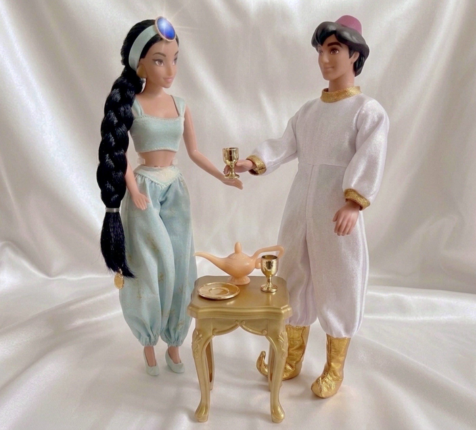 VTG Princess Jasmine and Aladdin dolls with Oufits complete