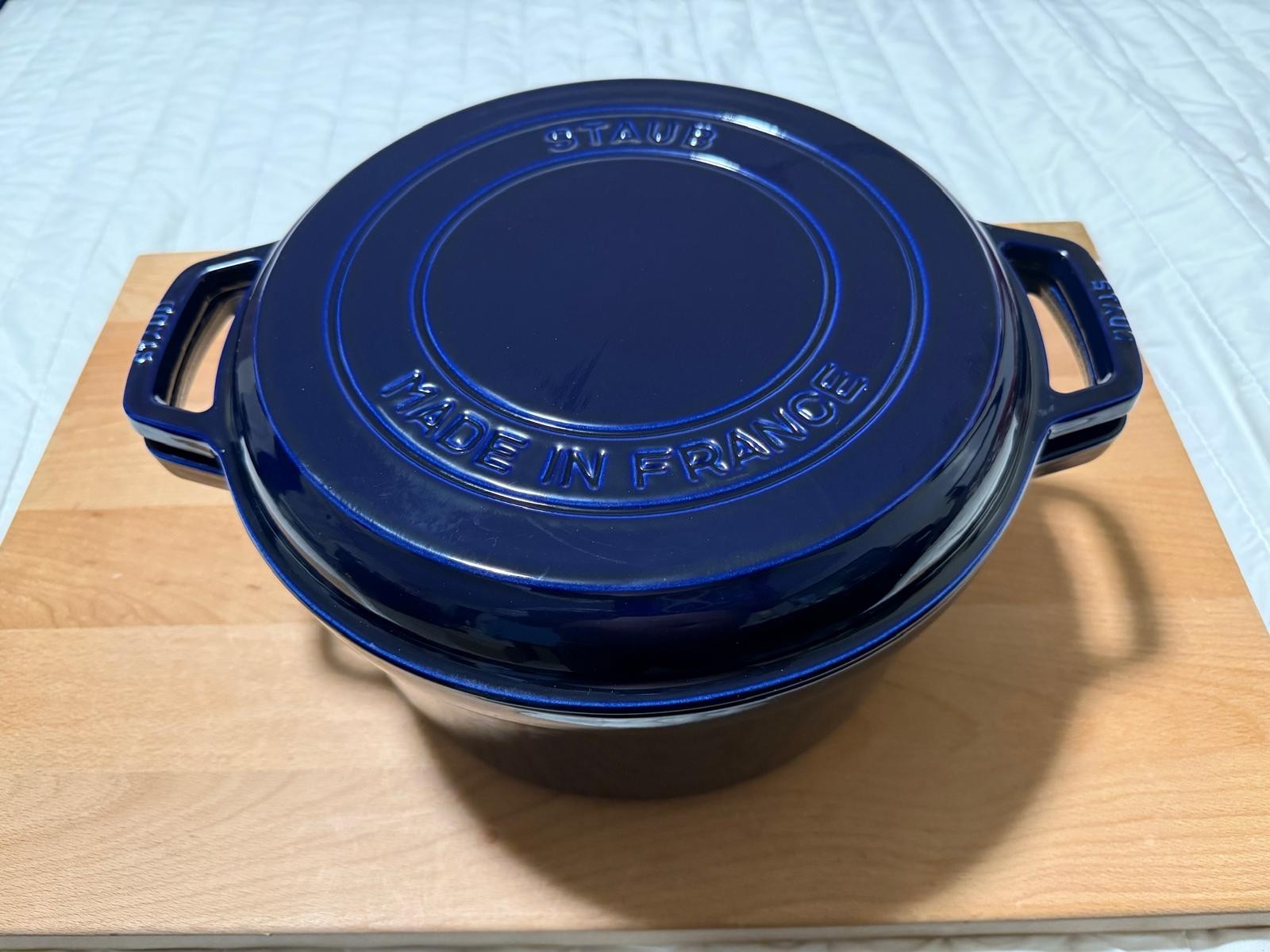 STAUD Cast Iron 7 qt, Round Dutch oven, Braise and Grill.  Dark Blue