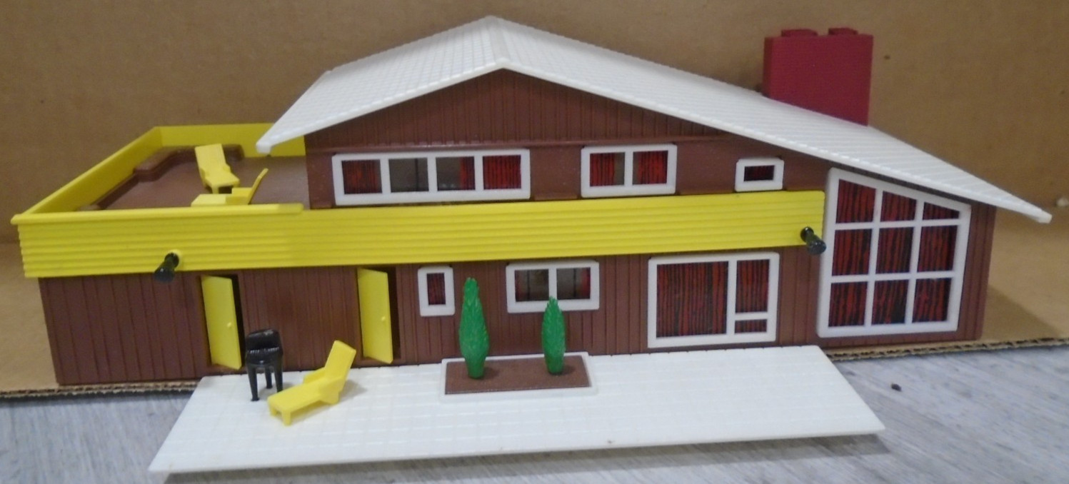 BACHMANN PLASTICVILLE #45432 HO SCALE CONTEMPORARY HOUSE FULLY Assembled BACHMANN PLASTICVILLE #45432 HO SCALE CONTEMPORARY HOUSE FULLY Assembled