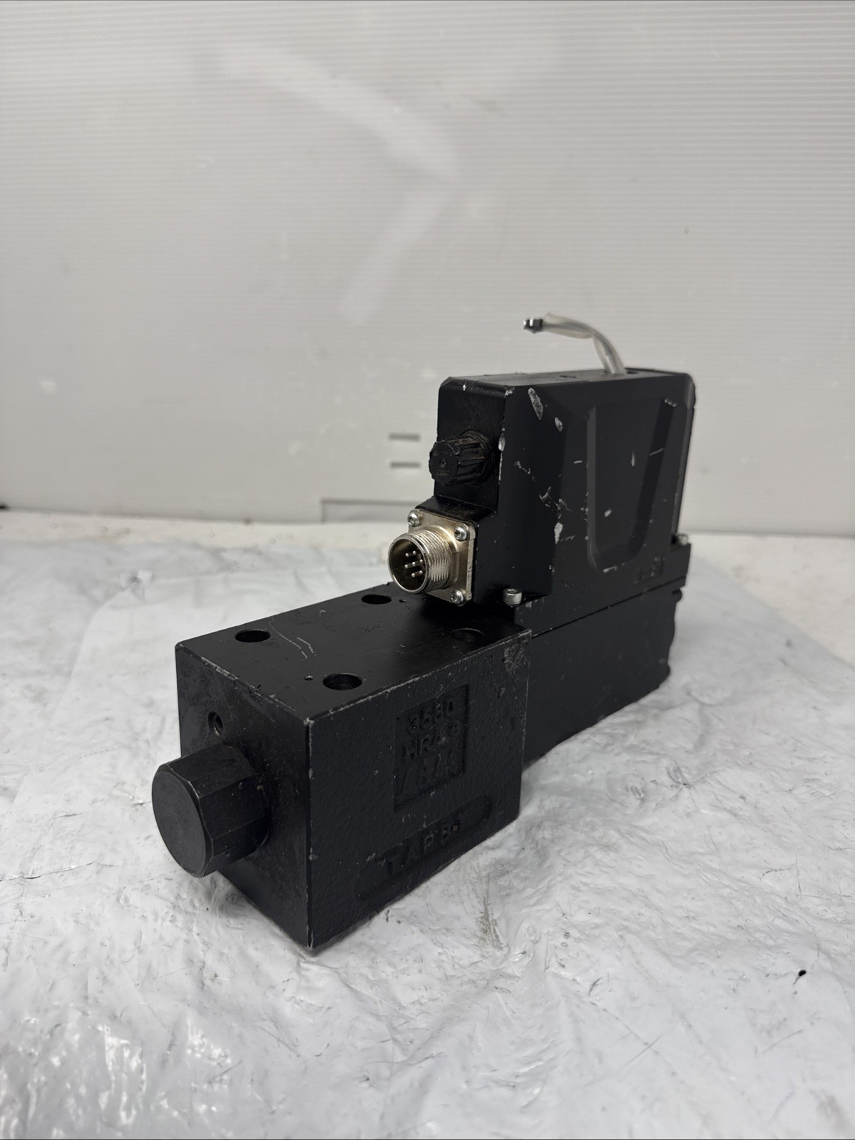 Parker D1FP Style Cleereman LPC2700 Proportional Hydraulic Directional Valve