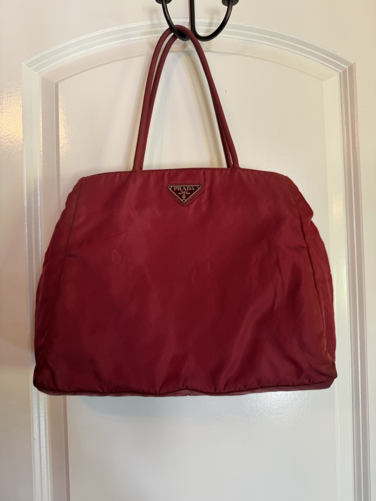PRADA Women\'s Large Red Tote Bag Logo Plaque Zip Closure Lined Pockets PRADA Women\'s Large Red Tote Bag Logo Plaque Zip Closure Lined Pockets