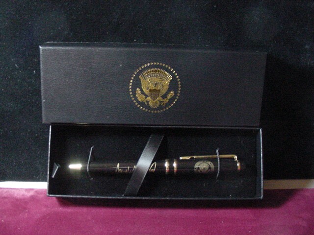 Presidential seal Donald J. Trump BLACK Ballpoint Pen - New- 