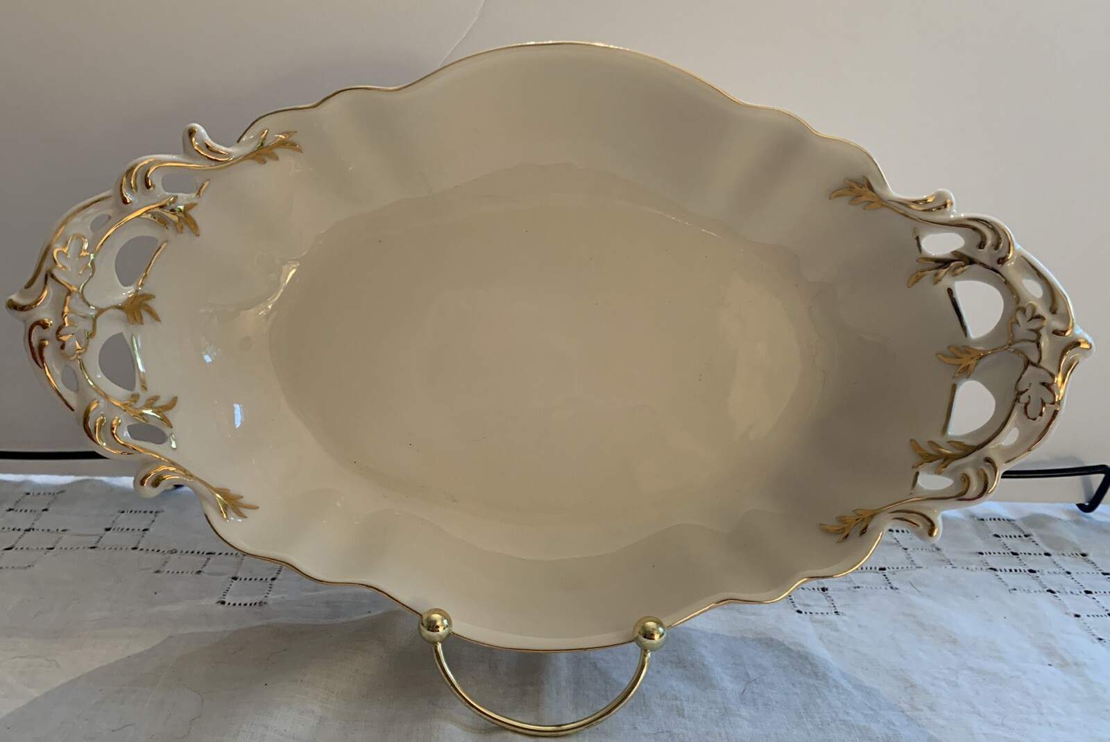 Bristol House Handled Serving Bowl Ivory W/Gold Trim