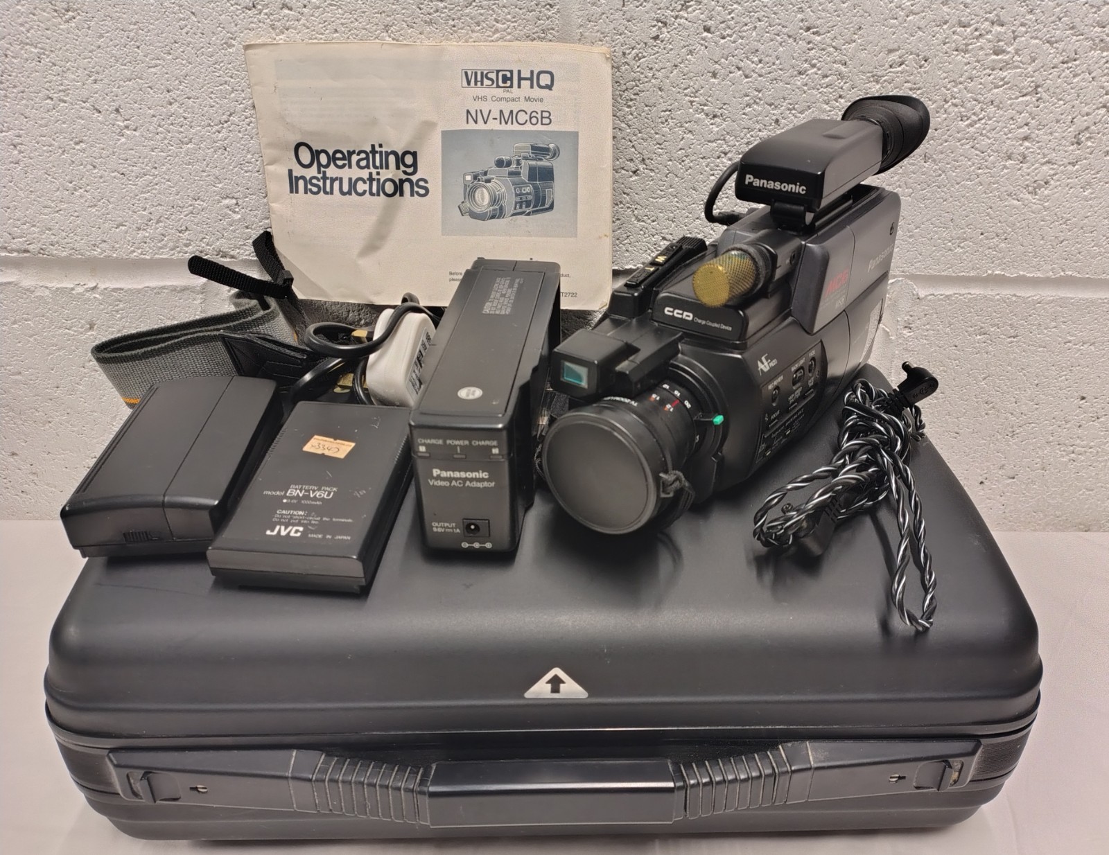 PANASONIC NV-MC6 VHS-C HQ PAL Compact Movie Camcorder PANASONIC NV-MC6 VHS-C HQ PAL Compact Movie Camcorder