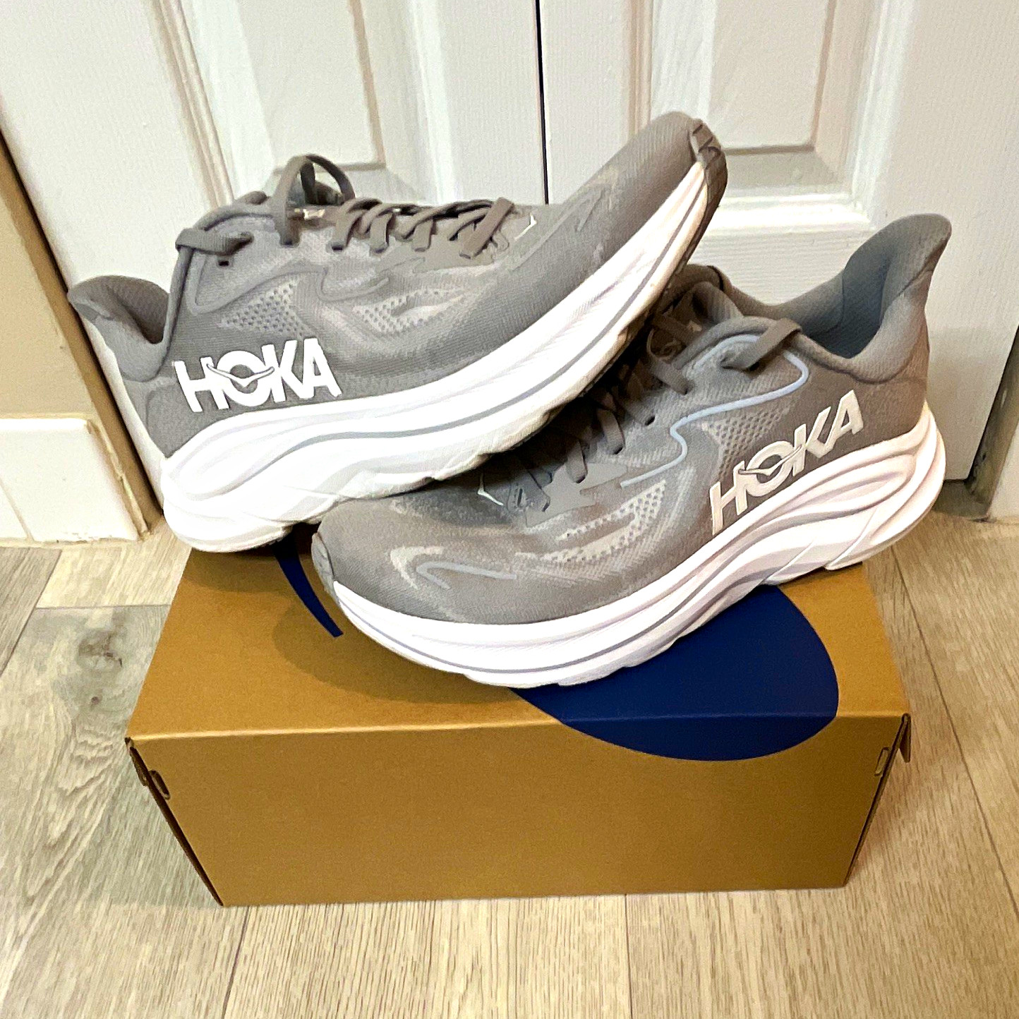 HOKA Clifton 10 Men’s Gray/White Mesh Low Top Lace-Up Running Sneakers