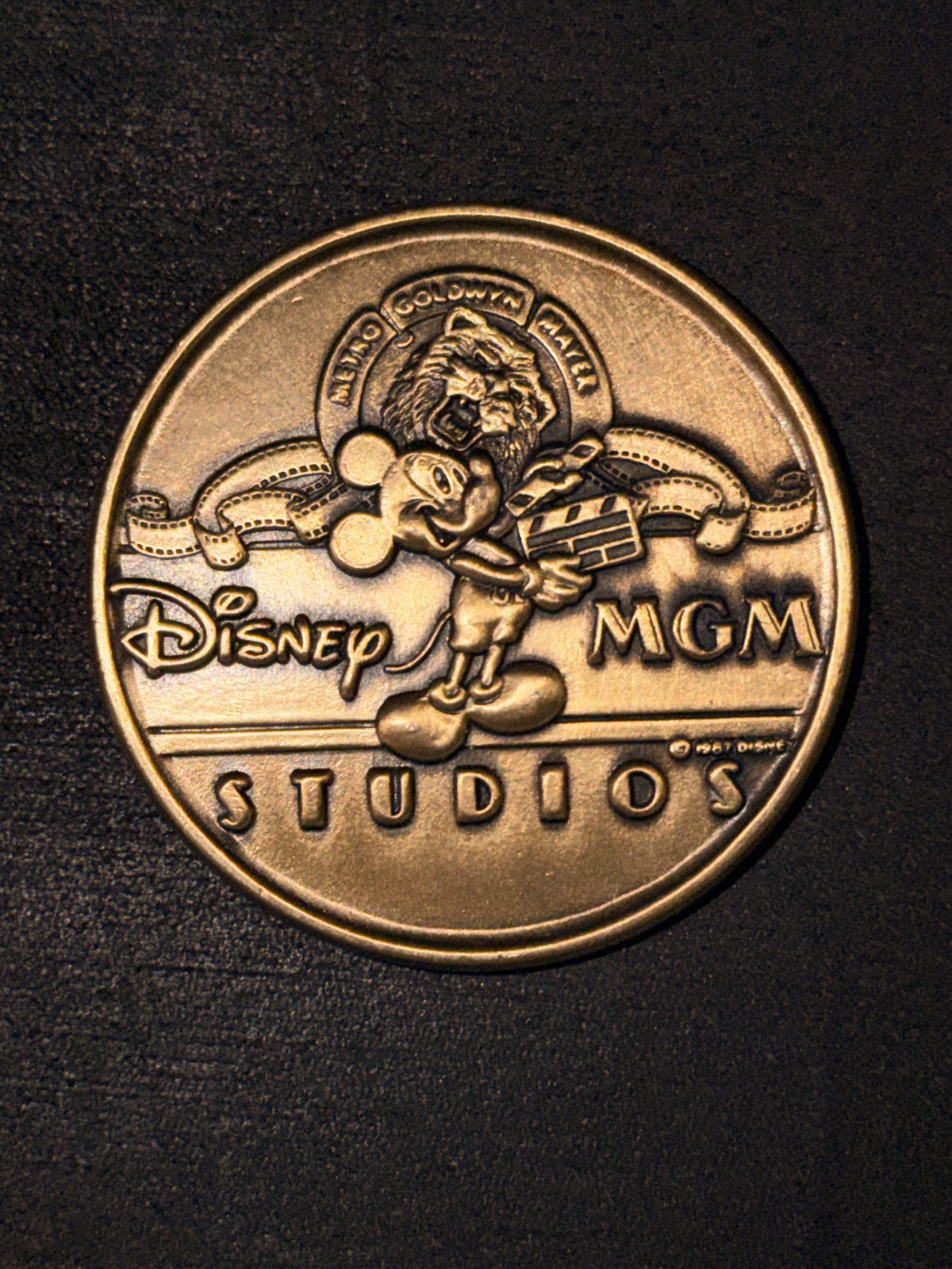 1989 MGM Studios Opening Cast Member Gift Coin Medallion on Card with Envelope