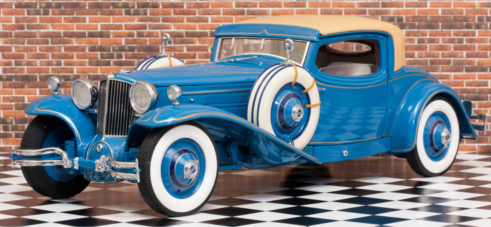 1930s Auburn with 8Cyl.Engine/Orig.Wheel Rims1:18SCALE CUSTOM METAL MODEL