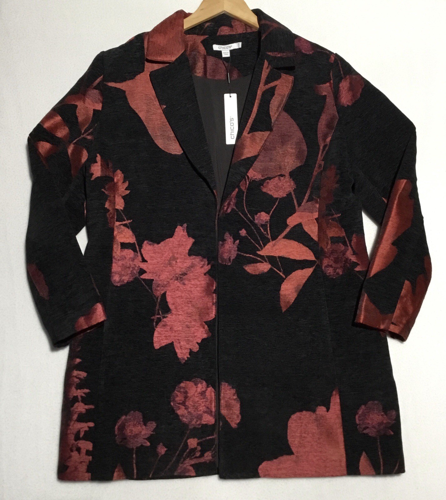 NEW Chico’s Floral Jacquard Topper Jacket Size 2.5 US 14 Black Red Long Sleeve NEW Chico’s Floral Jacquard Topper Jacket Size 2.5 US 14 Black Red Long Sleeve
