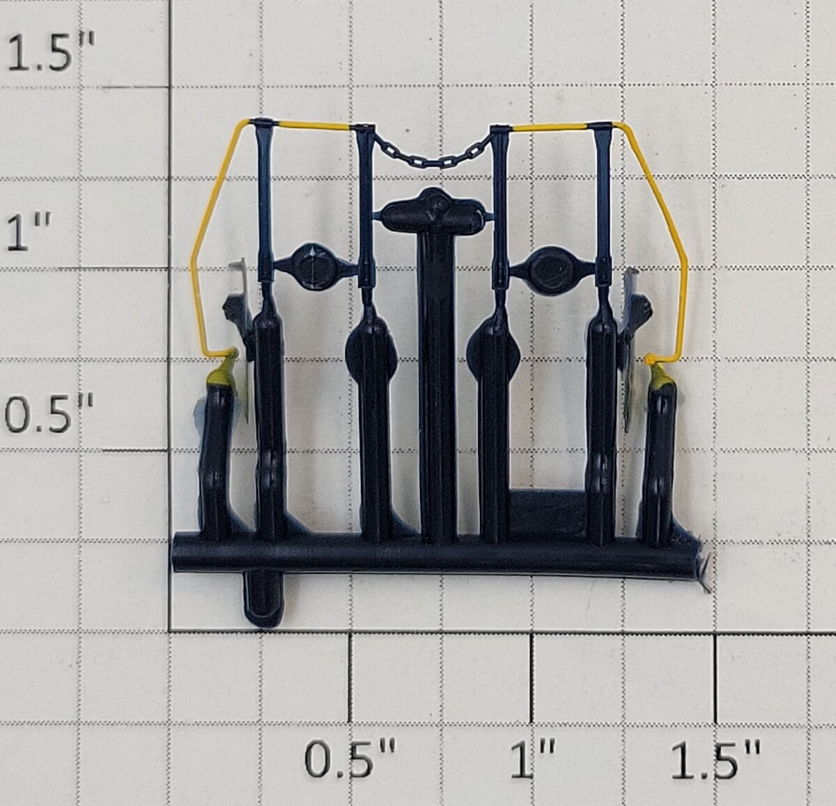 Athearn 67575 HO Blue and Yellow End Rail on Sprue