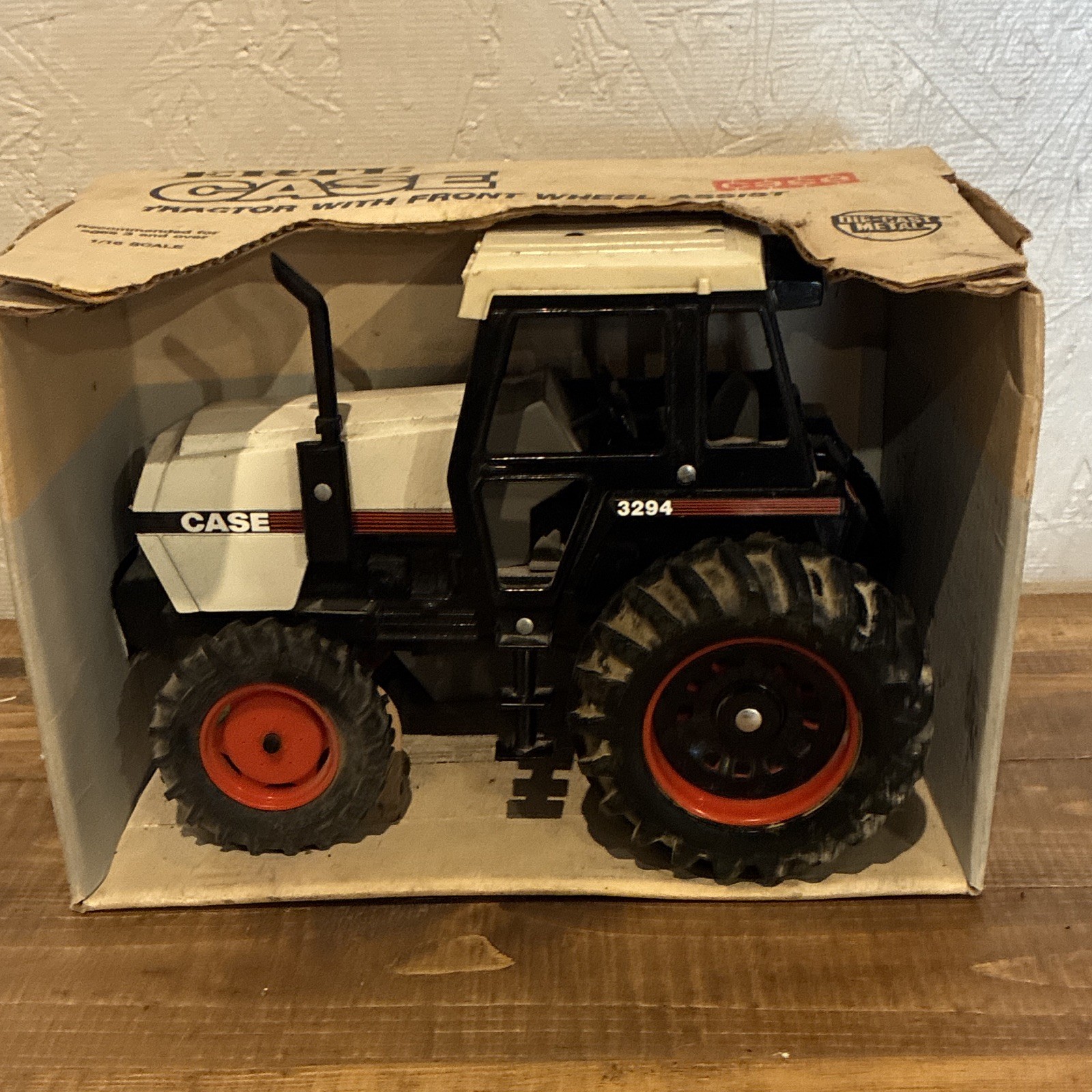 Vintage ERTL Case 3294 Tractor 1/16 Front Wheel Assist Original Box