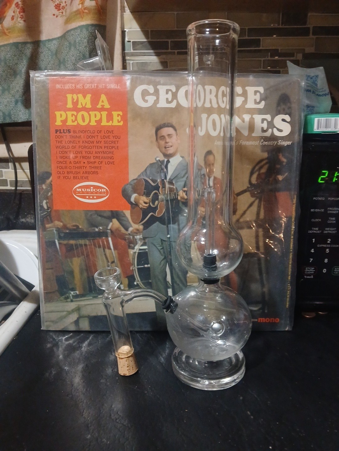 Vintage 13 inch glass bong thumb carb on side