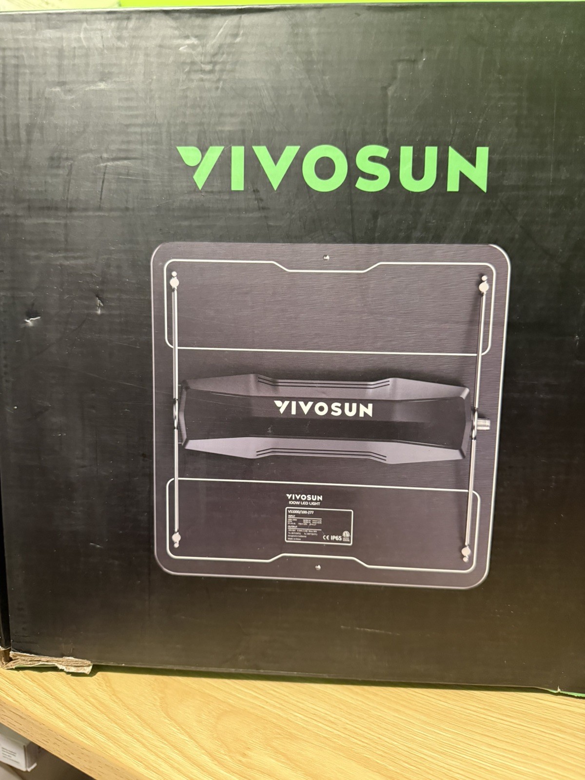 VIVOSUN VS1000E LED Grow Light with Full Spectrum Diodes 100W VIVOSUN VS1000E LED Grow Light with Full Spectrum Diodes 100W