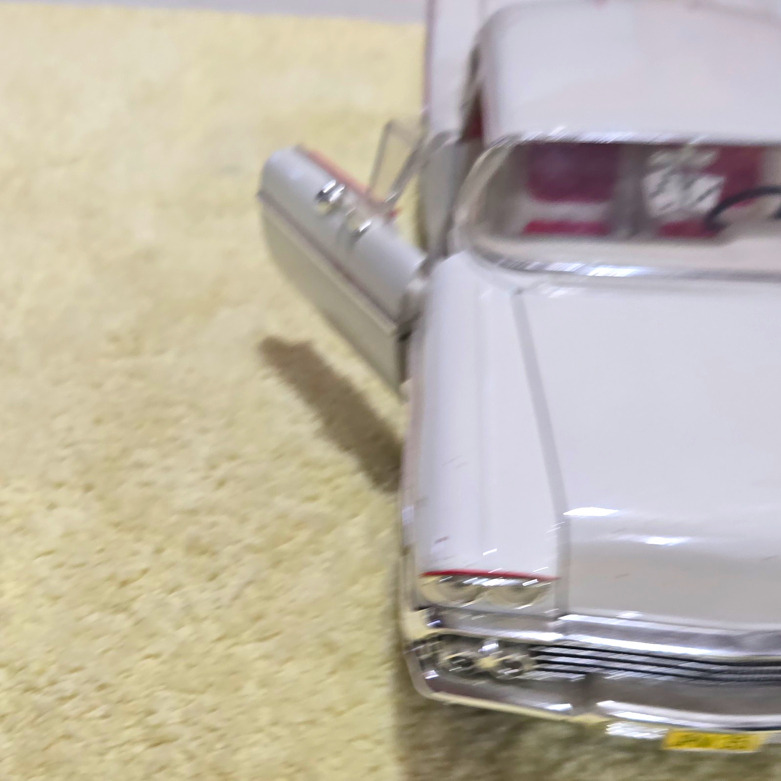 Ertl 1958 Chevrolet Impala White/Red/Chrome Diecast Car Opening Doors Hood
