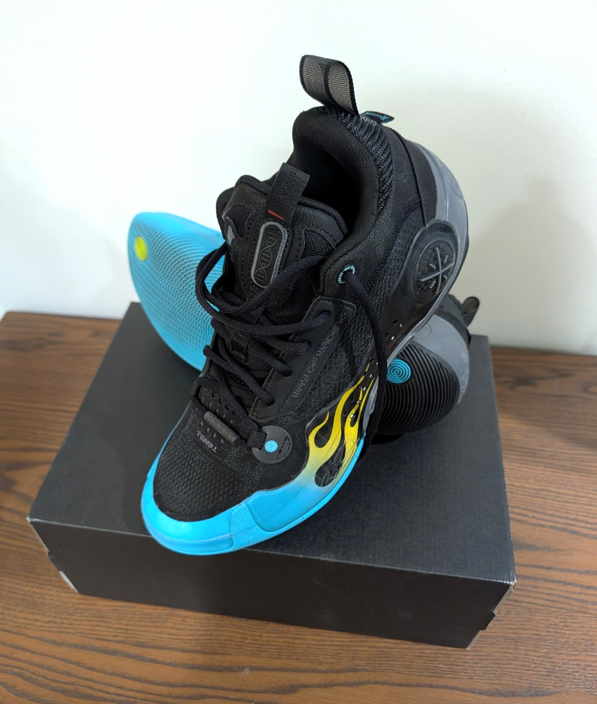Li-Ning Way of Wade 10 Men\'s Low Top Lace-Up Basketball Sneakers Black/Blue