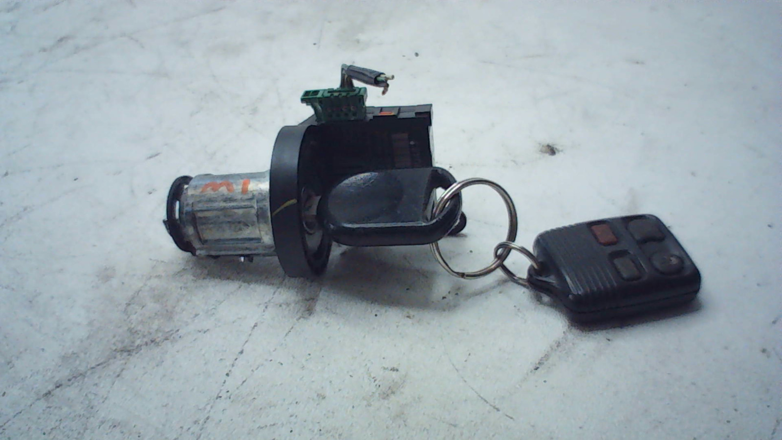 2005-2007 FORD FOCUS IGNITION SWITCH LOCK W/KEY & IMMOBILIZER OEM 2L1T-15607-AA 2005-2007 FORD FOCUS IGNITION SWITCH LOCK W/KEY & IMMOBILIZER OEM 2L1T-15607-AA