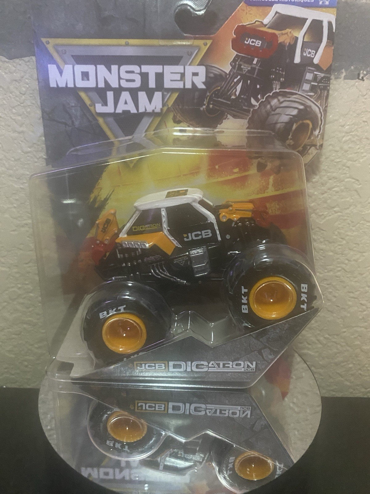 Custom Monster Jam Truck JCB DIGAtron From World Finals 2025 1:64 Scale Custom Monster Jam Truck JCB DIGAtron From World Finals 2025 1:64 Scale