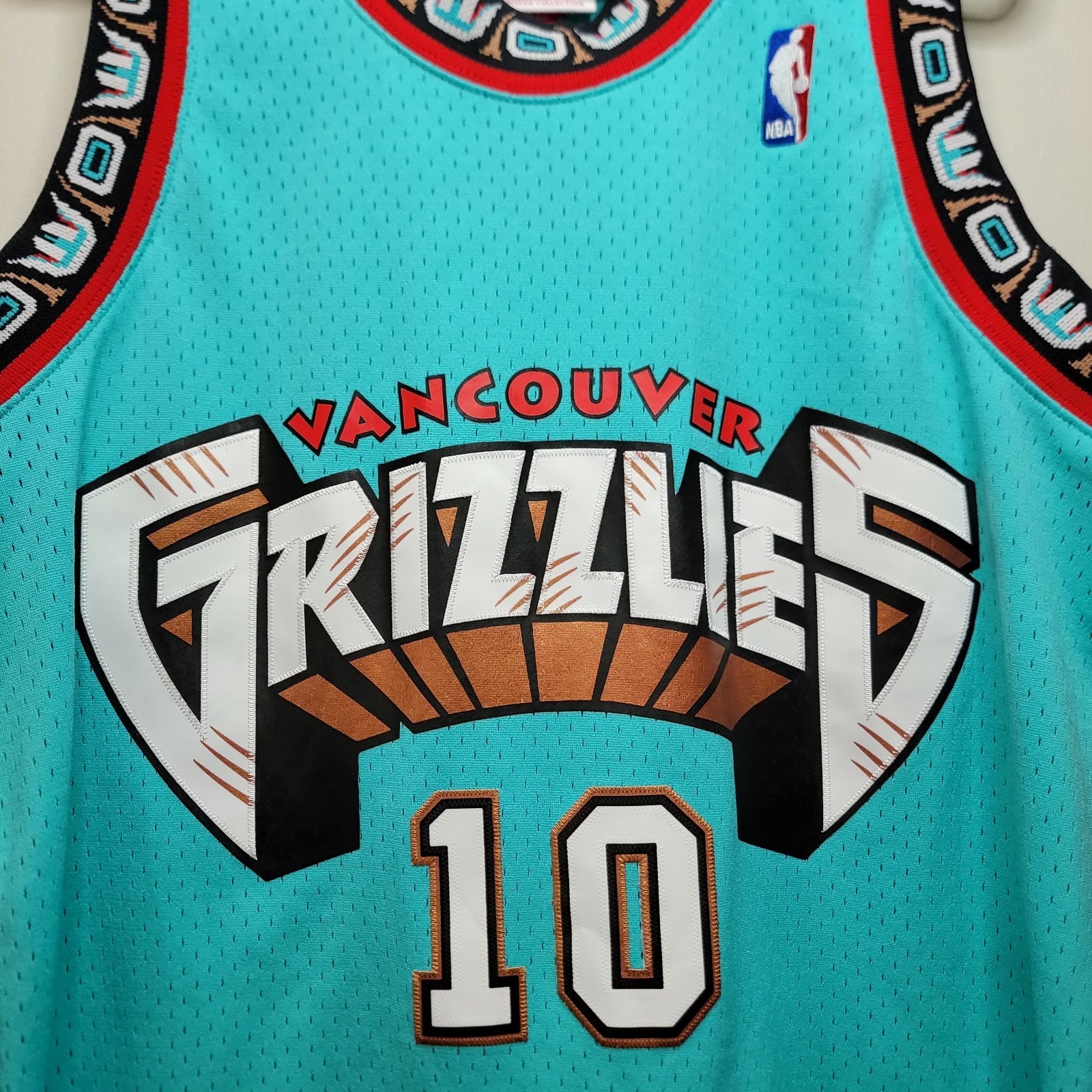NBA Mitchell & Ness Mike Bibby 1998-99 Throwback Vancouver Grizzlies Jersey - L
