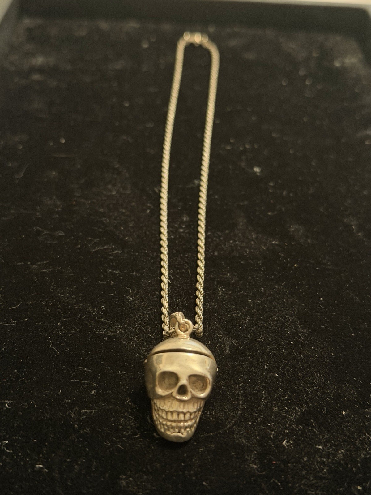 Memento 925 Silver Skull Pendant and Rope Chain 21g Memento 925 Silver Skull Pendant and Rope Chain 21g