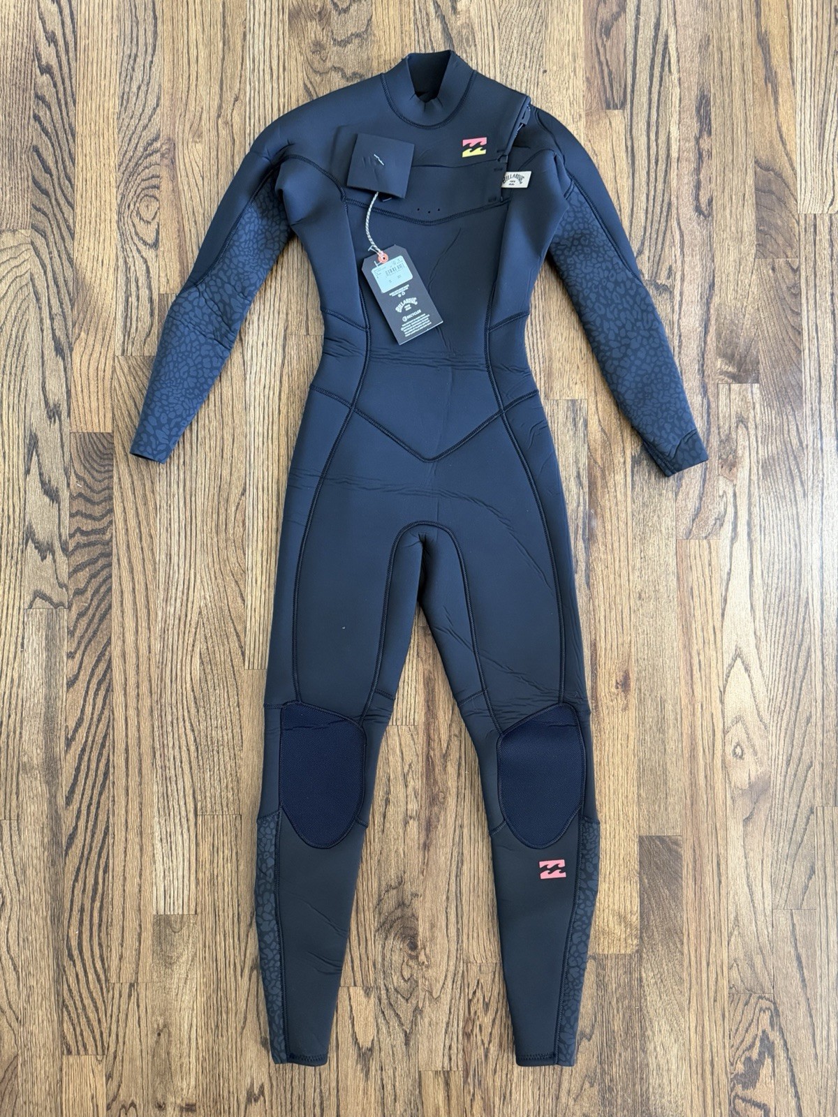 New Billabong 403 Synergy CZ Full Wetsuit Size Small, Medium New Billabong 403 Synergy CZ Full Wetsuit Size Small, Medium