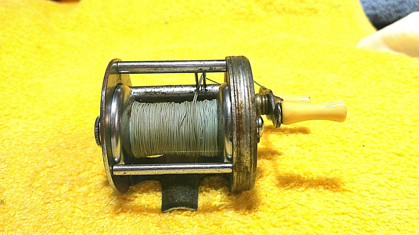 Vintage Bronson Fleetwing No. 2475 Level Wind Baitcasting Reel 1940s-50s