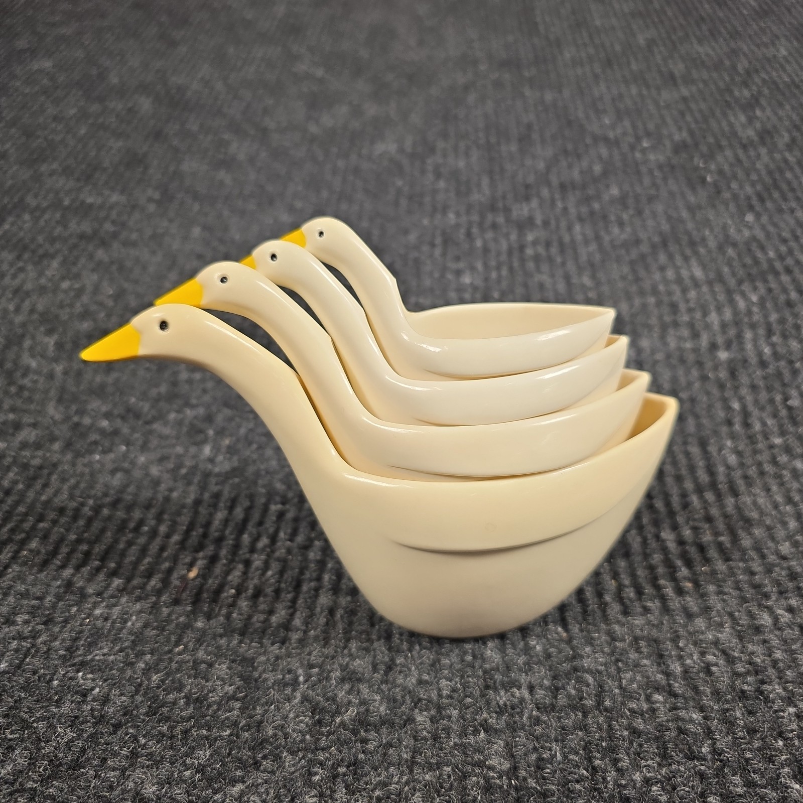 Vintage J.S.N.Y Goose Shaped plastic  Measuring Cup Set , Nesting, 4 Pieces