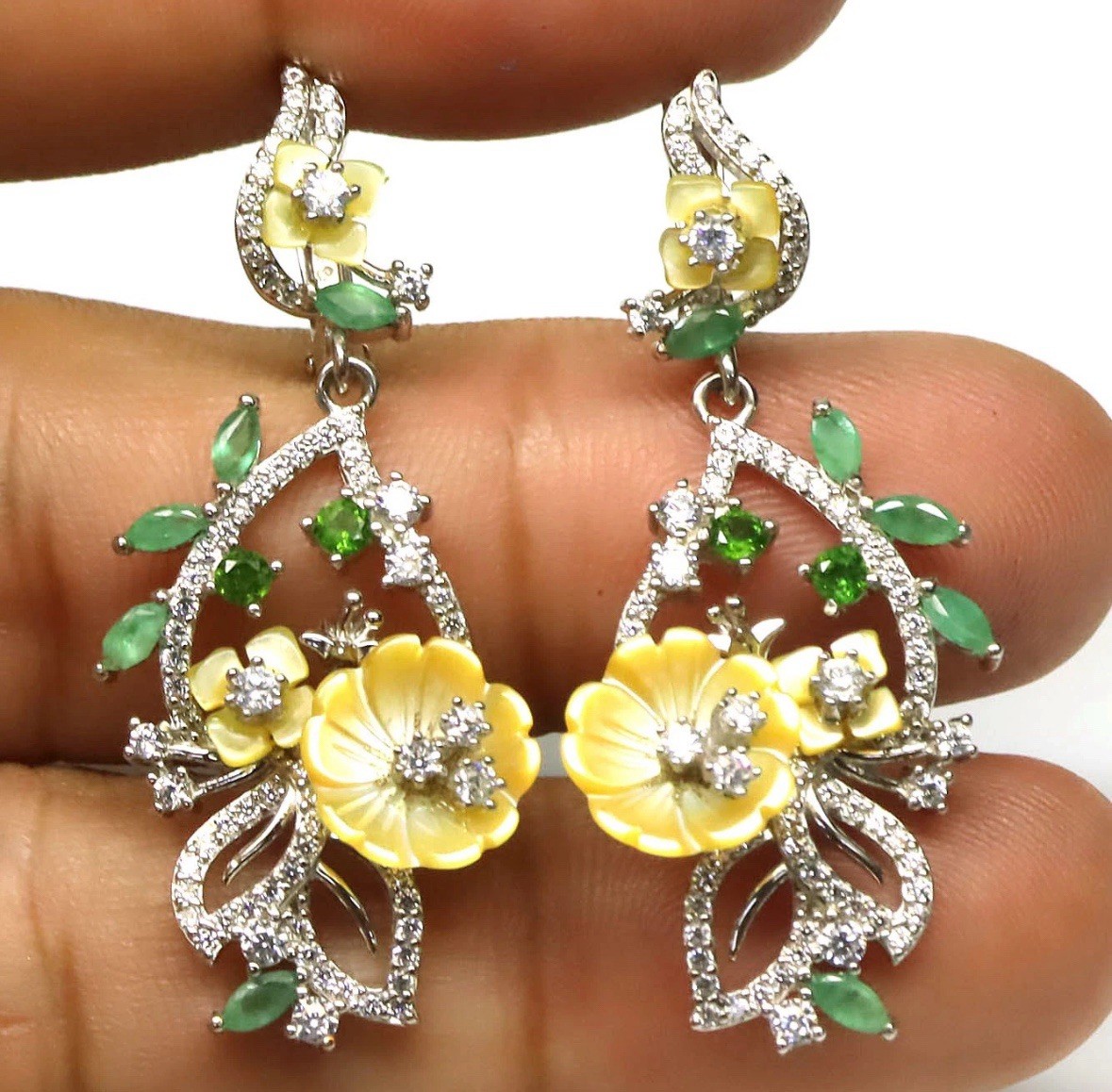 Emerald And Carved Mother Of Pearl Flowers Handmade 925 White Gold Plated