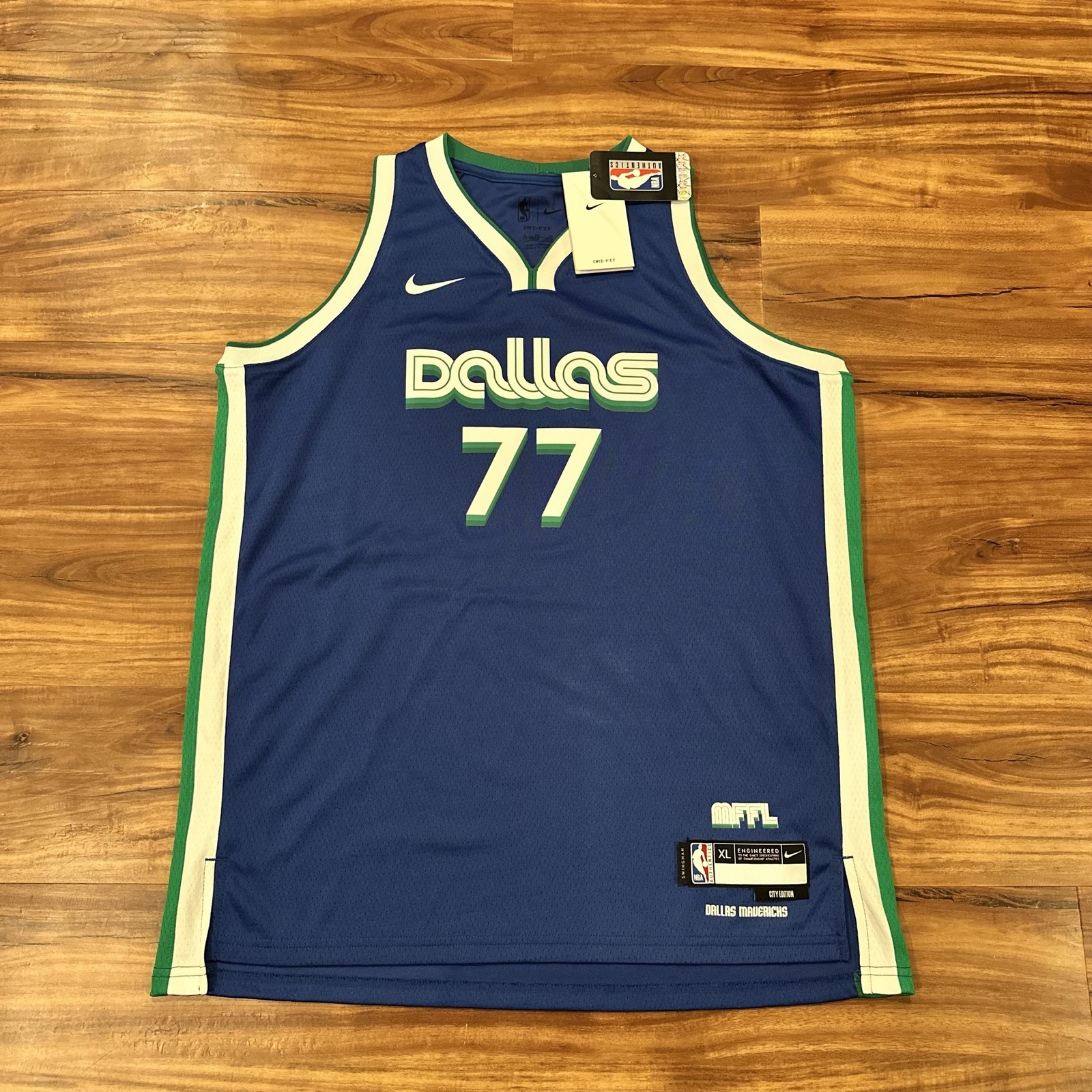 Dallas Mavericks Jersey Mens XL Blue NBA Basketball Luka Doncic 77 Nike