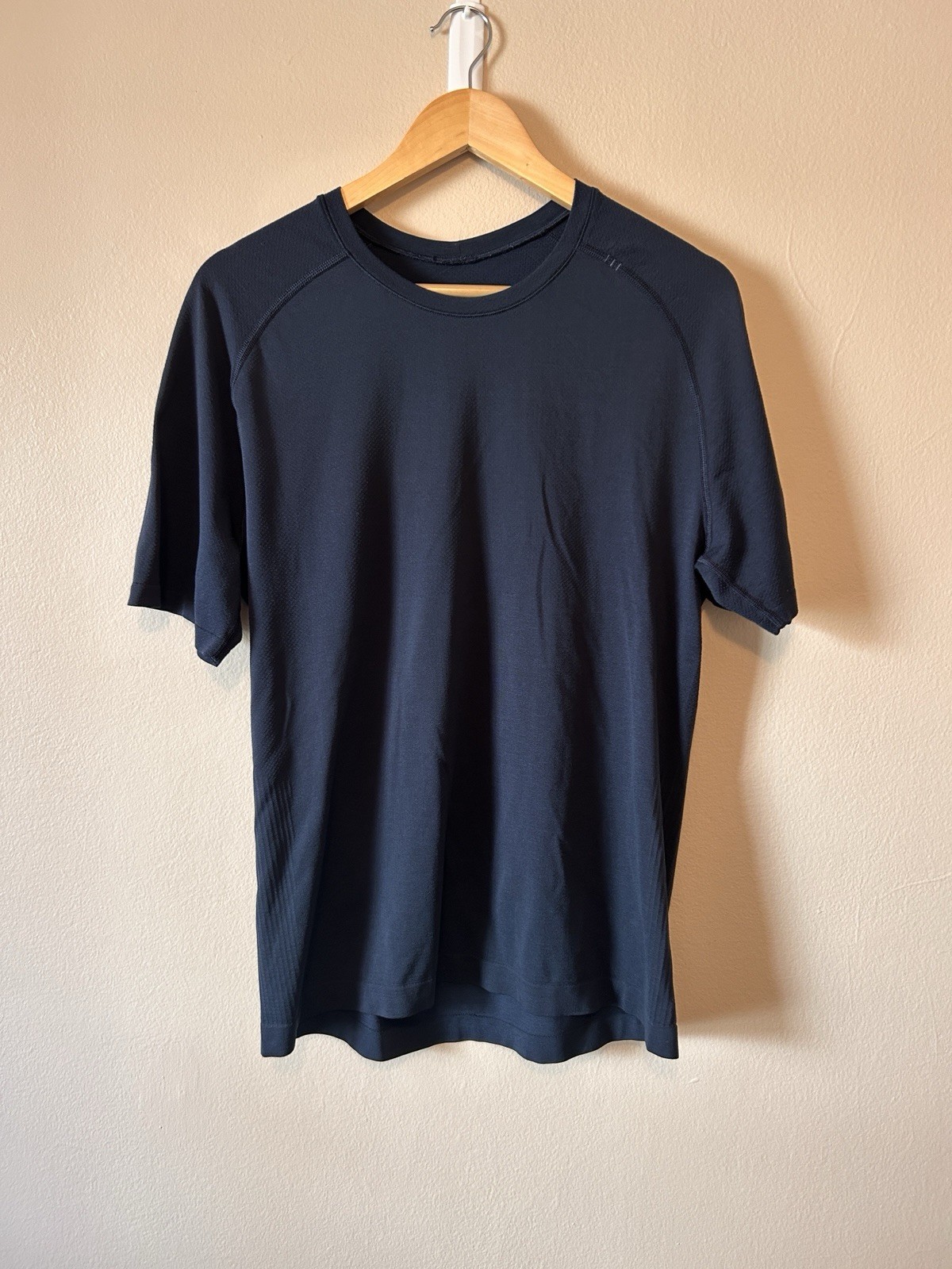 Lululemon Men\'s Metal Vent Tech Short Sleeve Blue Large