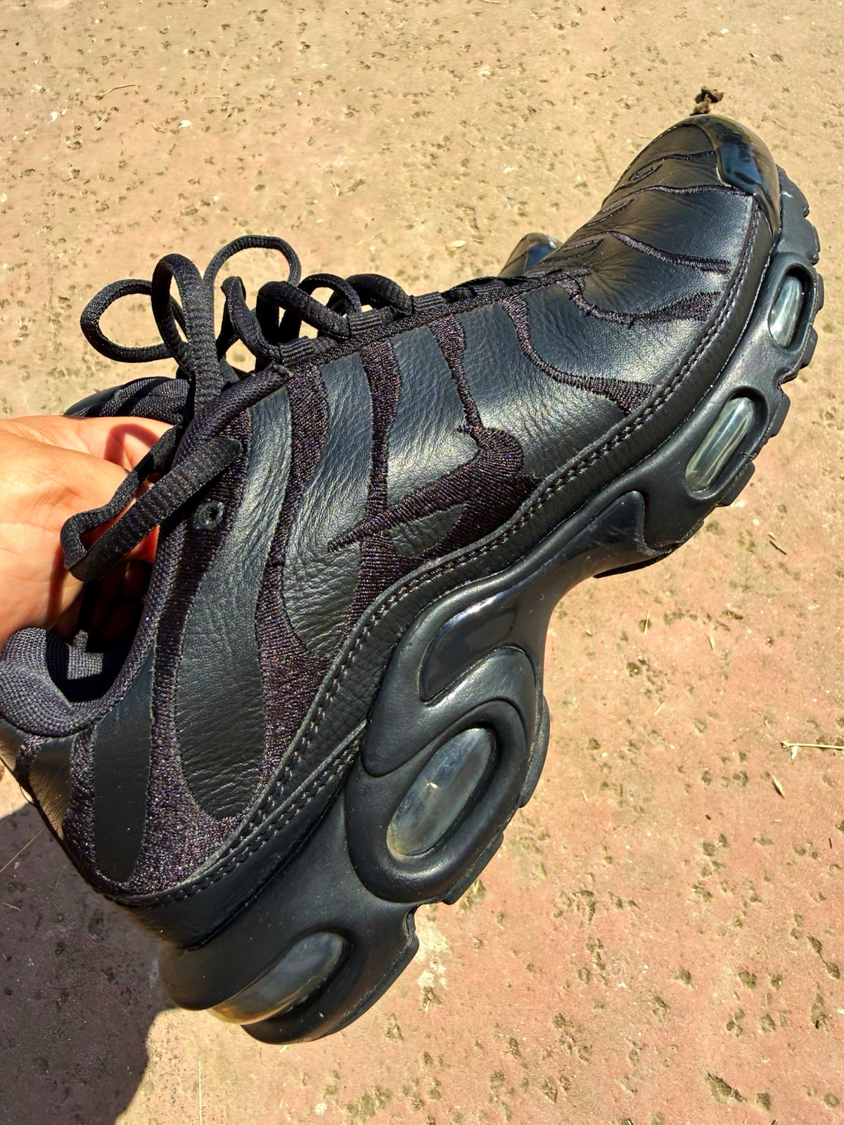 Nike Air Max Plus TN Triple Black Men\'s Low Top Lace Up Sneakers AJ2029-001