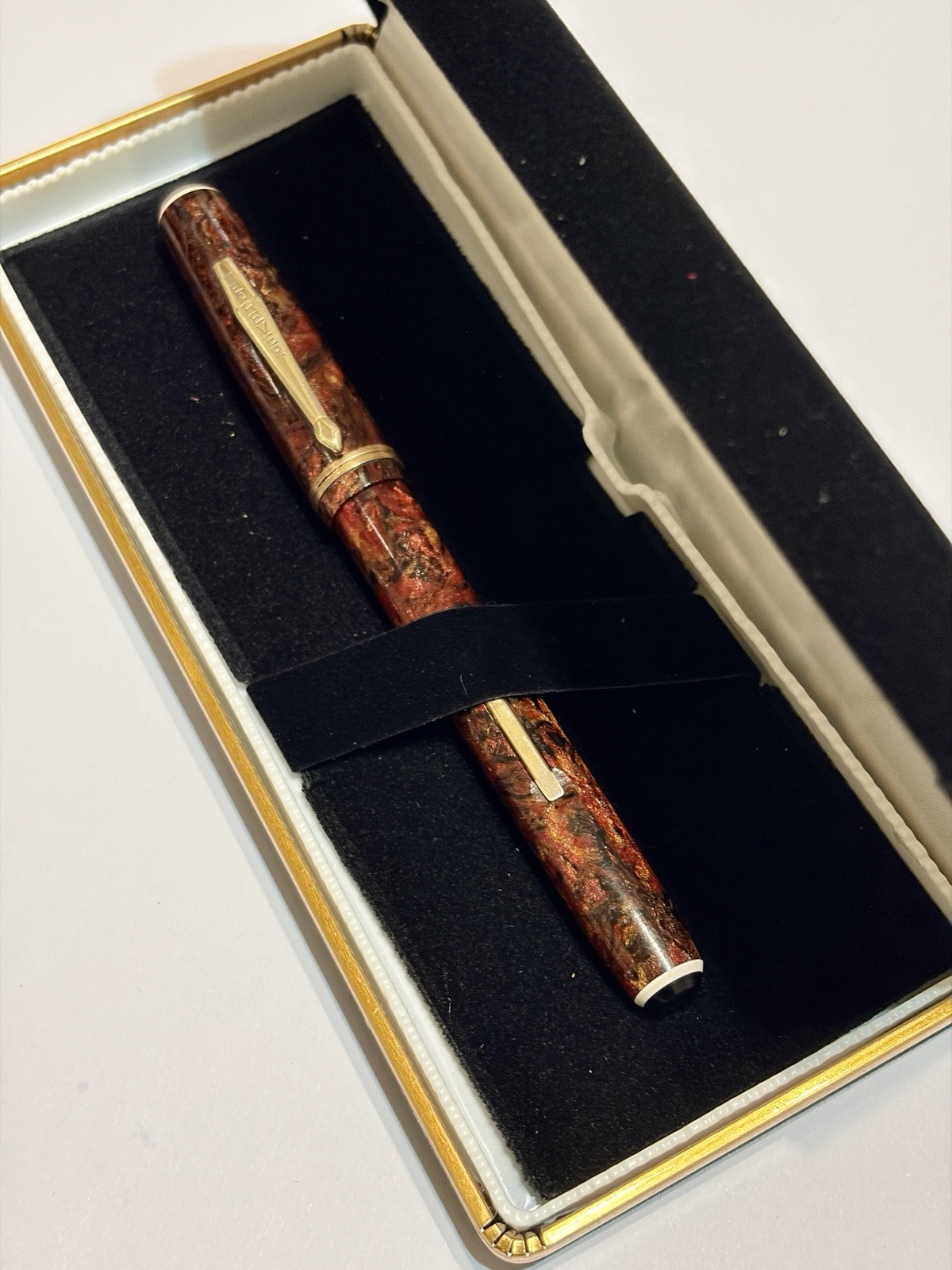 Vintage 1950s Wearever Supreme Fountain Pen - Red Onyx Marble Celluloid. SS Nib.