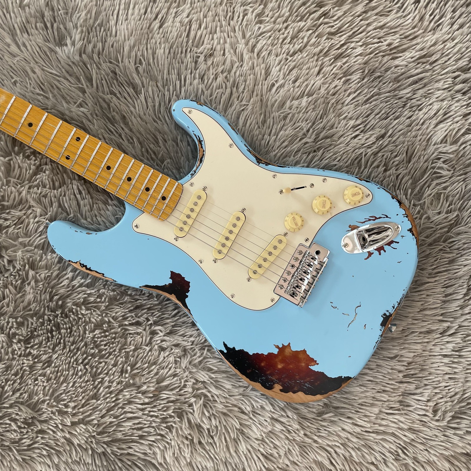 Daphne Blue Road Worn Solid Electric Guitar SSS Pickups Maple Neck guitar