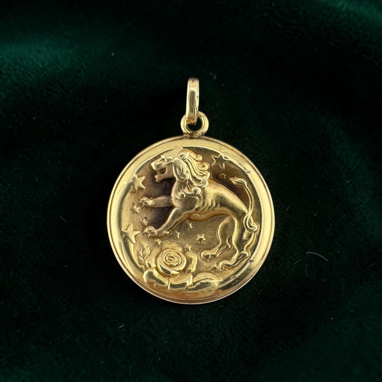 Vintage 1957 14K Yellow Gold Lion & Rose Engraved Charm Pendant 2.87g